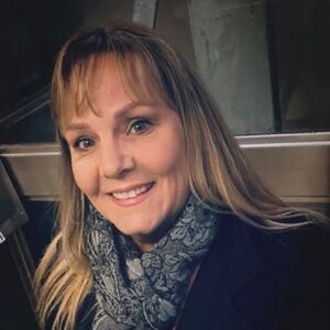 Meet Ellen 🔝10% Seller • Fast 📦 • 🔝Rated Seller